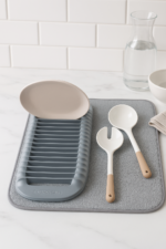 Drying Mat with Integrated Plate Rack - Image 2