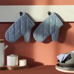 Chambray Quilted Oven Mitts - Image 5